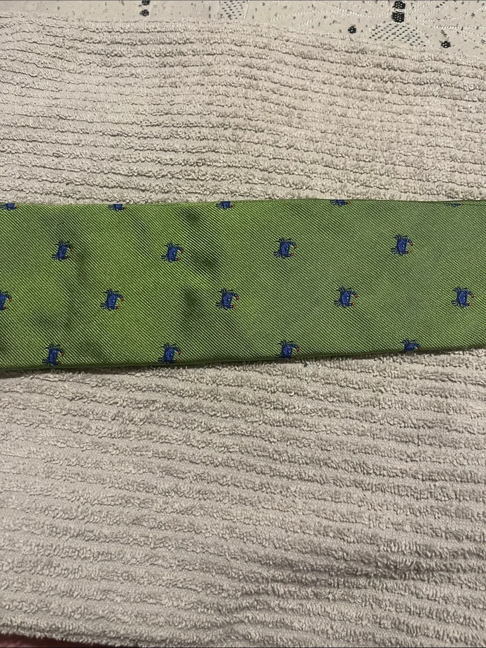 Crew Green with Blue Crabs Motif Tie
